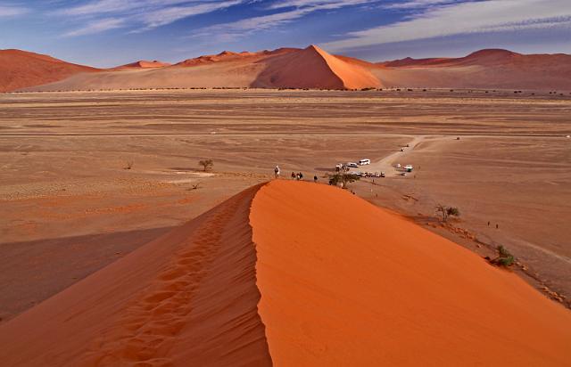 079 Sossusvlei, beklimming van duin 45.JPG